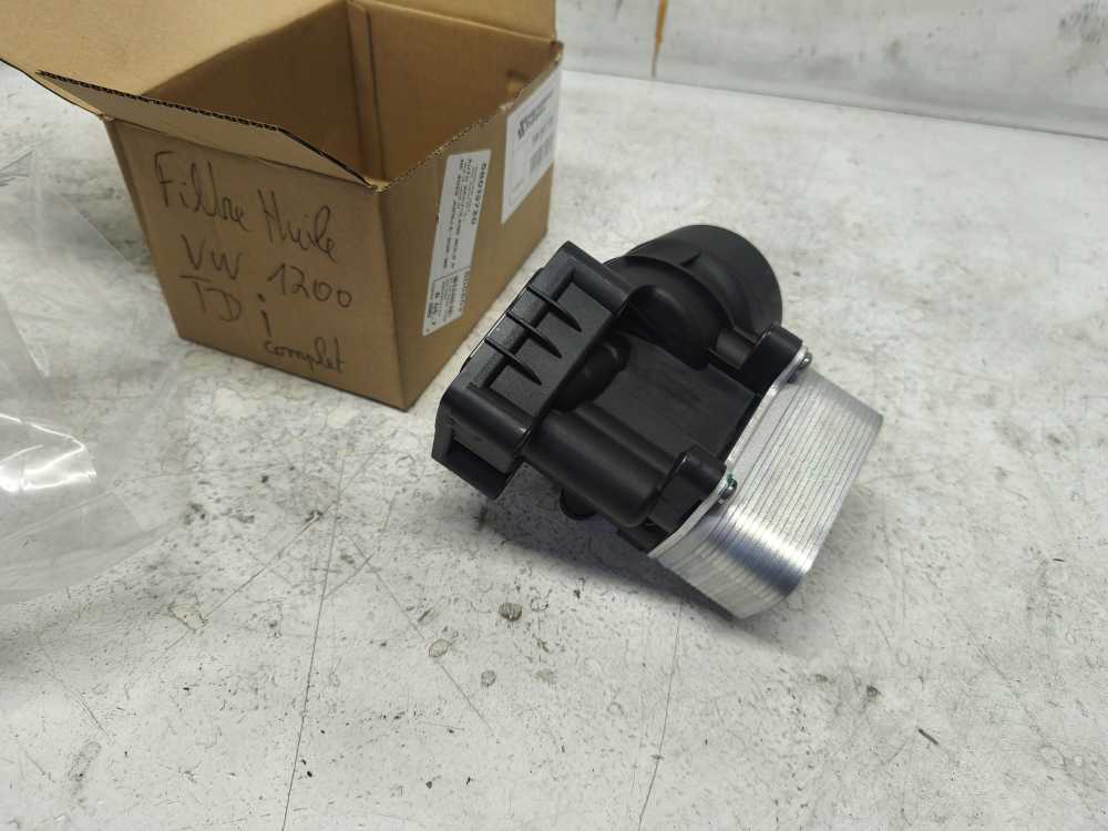 BOITIER FILTRE HUILE/ RADIATEUR HUILE VW/ SEAT/ SKODA 1.2TDI CFW - Vue 1